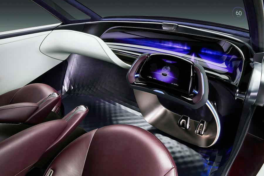 Торпедо Toyota Fine-Comfort Ride 2017 года  (фото 6 из 19)